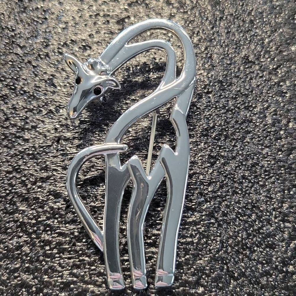 Signed Vintage Giraffe brooch/pendant by Best